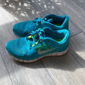 Nike turquoise running shoes